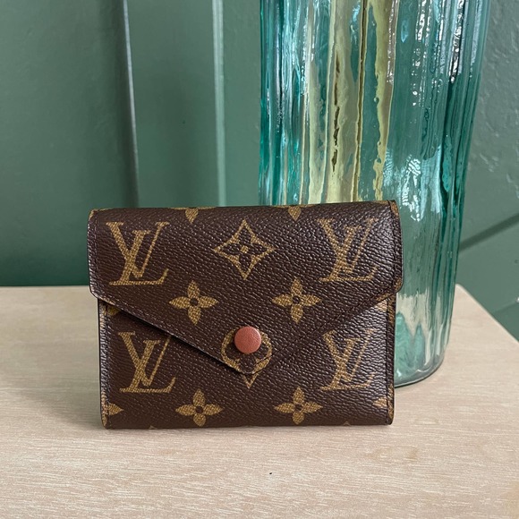Louis Vuitton Handbags - ❌SOLD❌Mint Louis Vuitton Victorine Wallet Monogram Compact MI4147